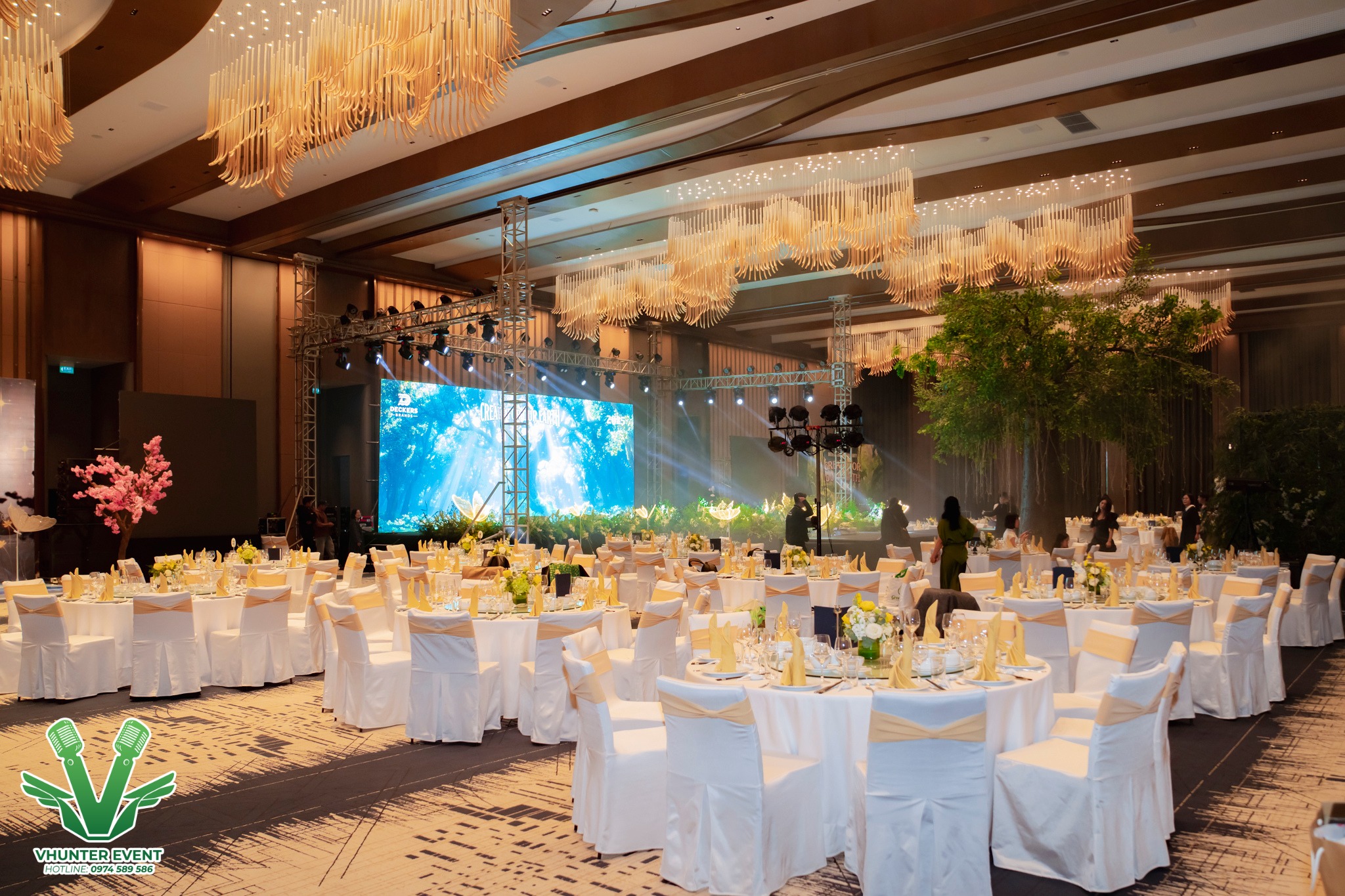 Ý nghĩa của Year End Party