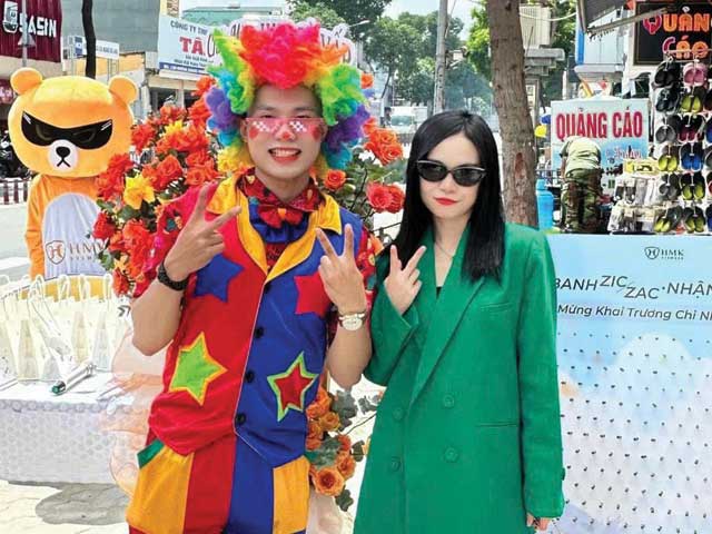 Chú hề hoạt náo trung thu