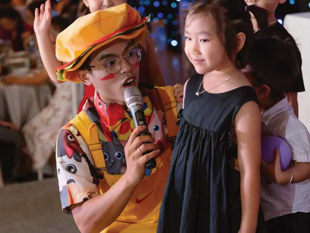 Chú hề sự kiện trung thu