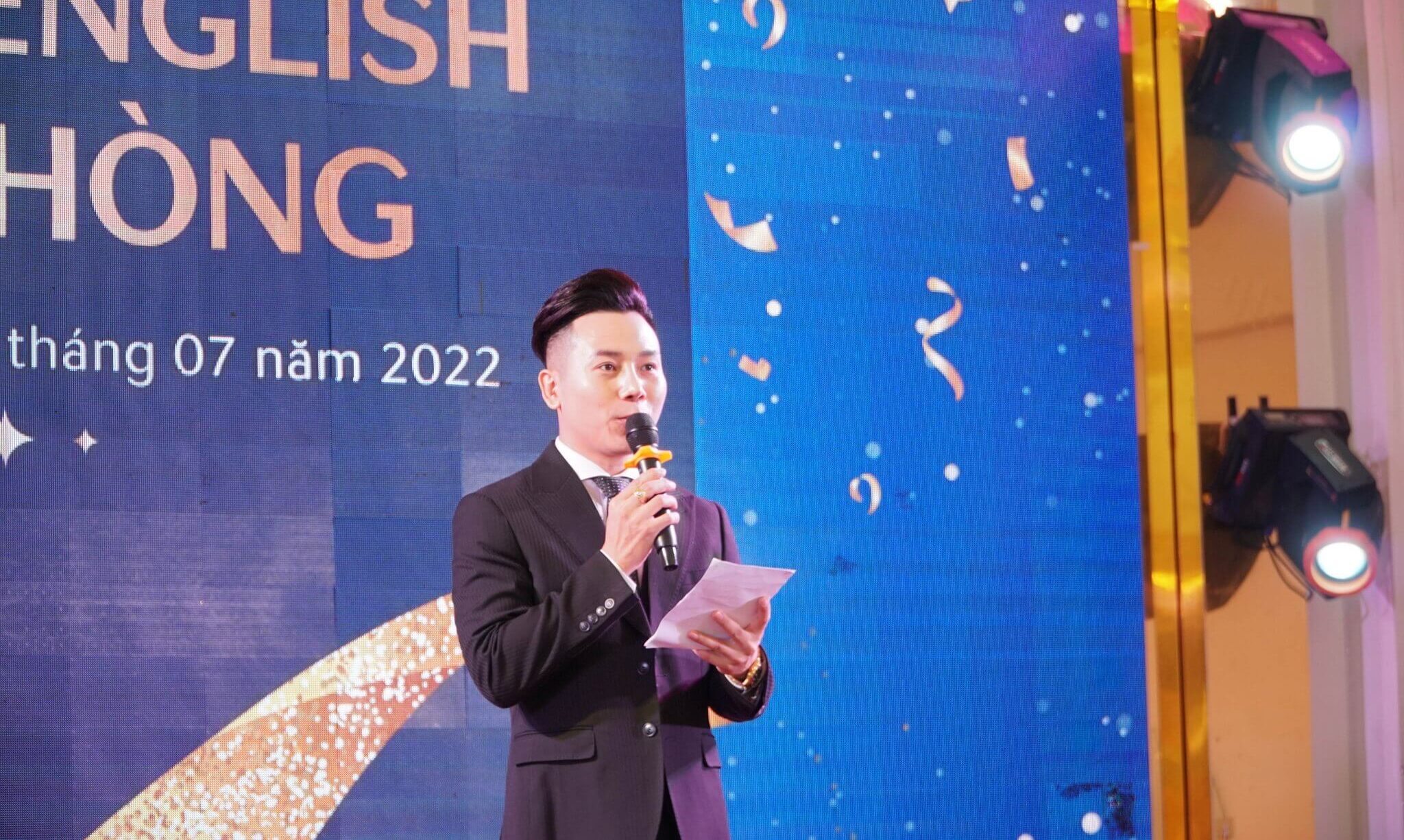 Year End Party là gì và vai trò của MC