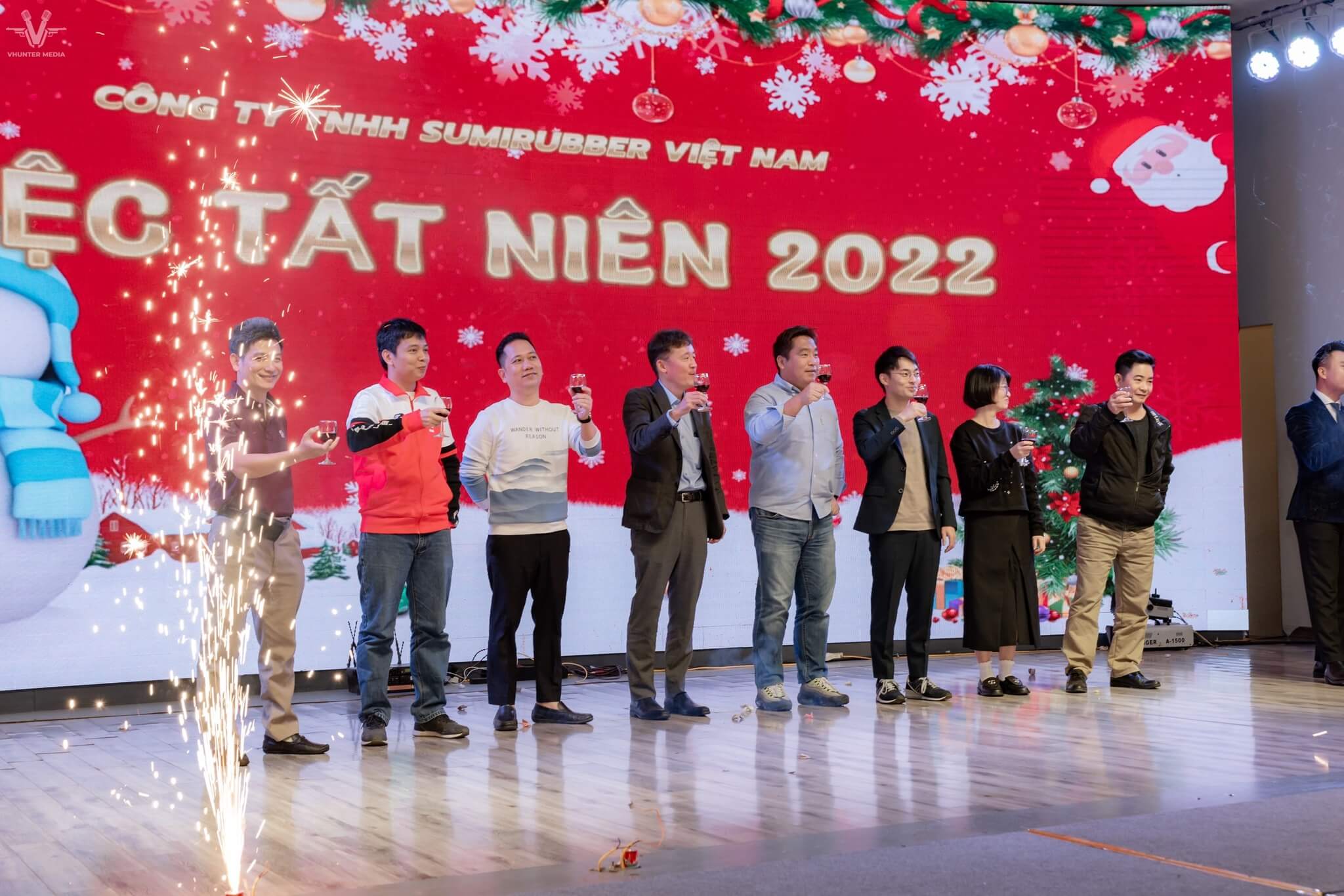 Các bước chuẩn bị kịch bản tổ chức tiệc tất niên