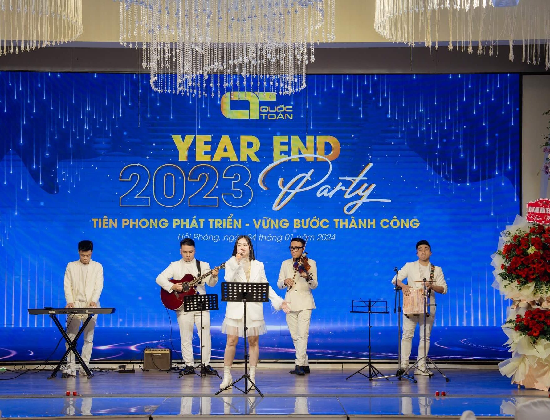 Year End Party nghĩa là gì?