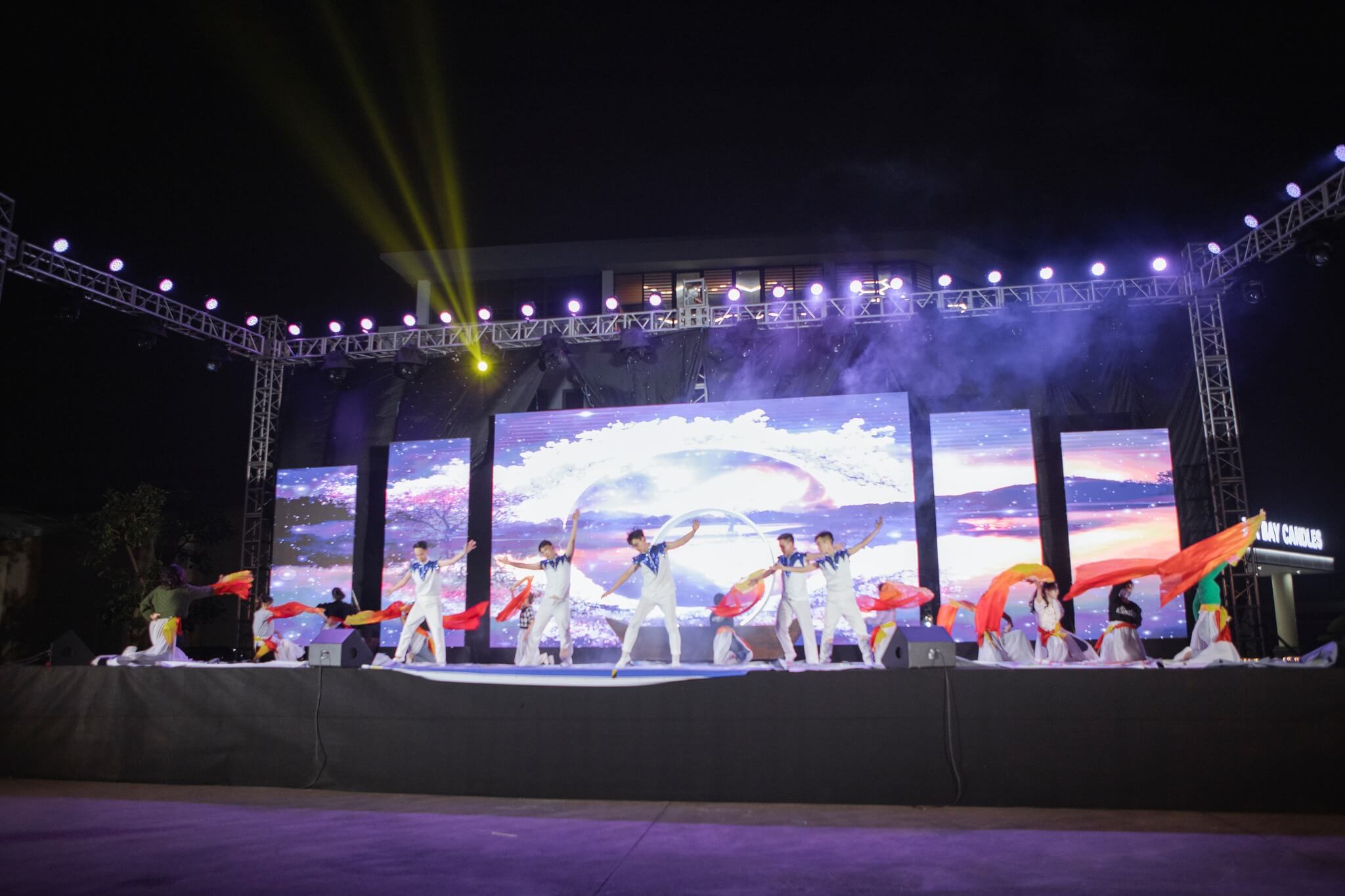 Dịch vụ xây dựng kịch bản tổ chức tiệc tất niên