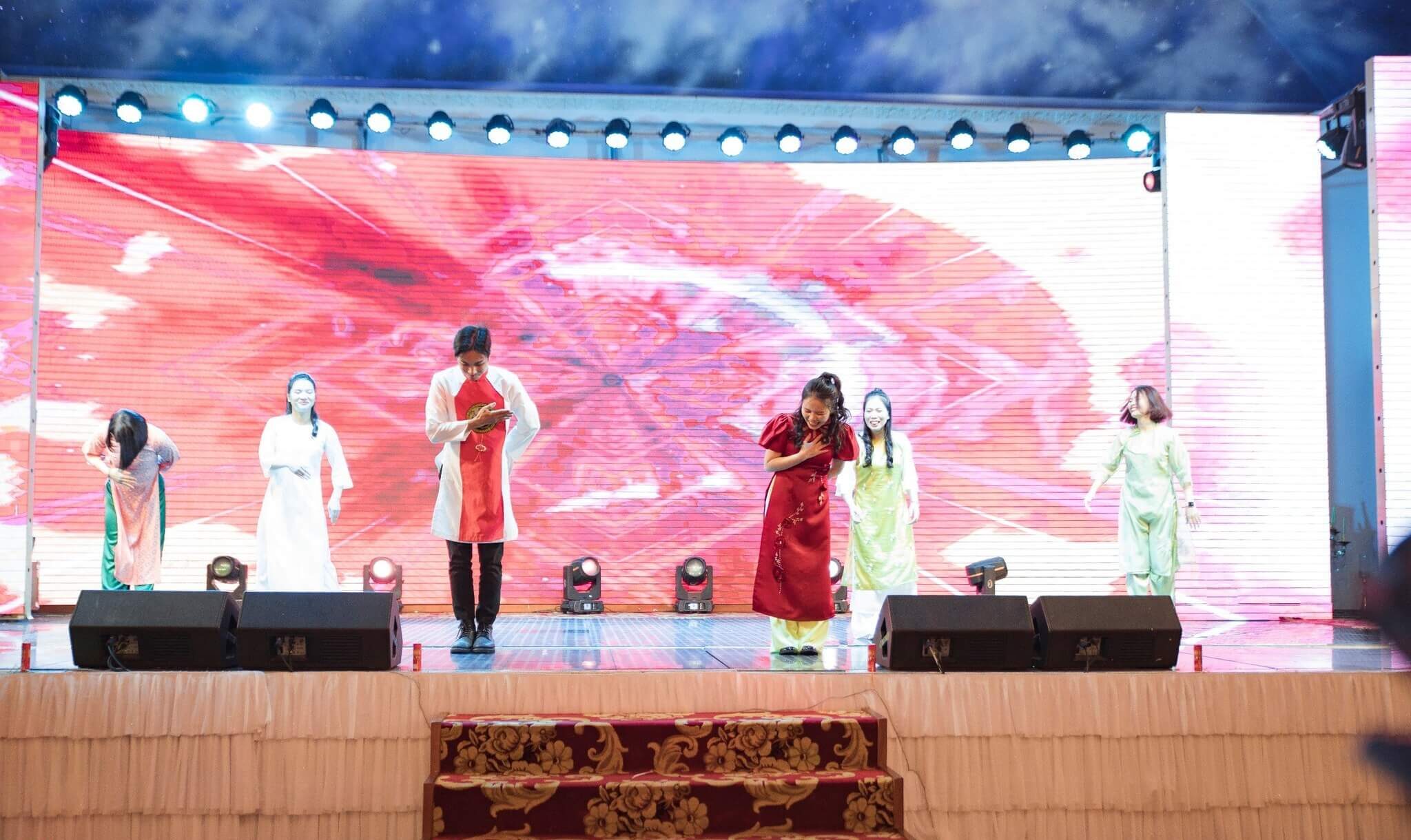 Gợi ý để MC dẫn dắt Year End Party thành công