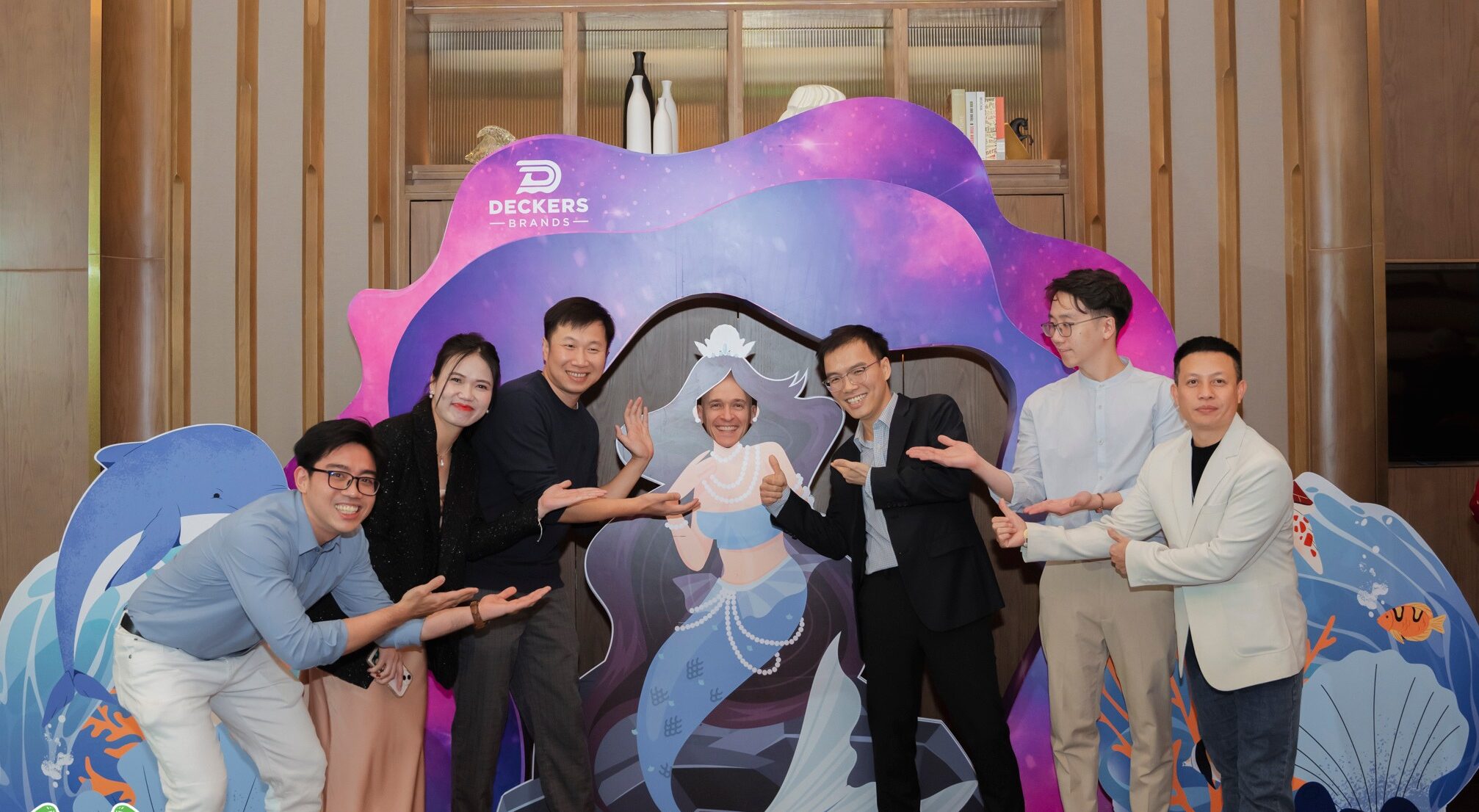 Gợi ý mix đồ theo concept Year End Party