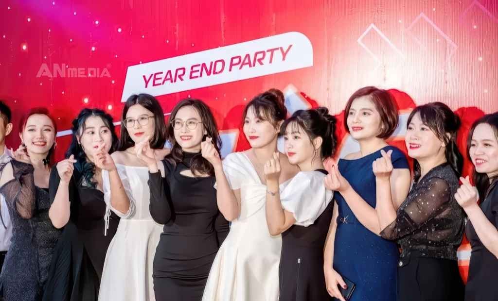 Lựa chọn tên chủ đề tiệc cuối năm