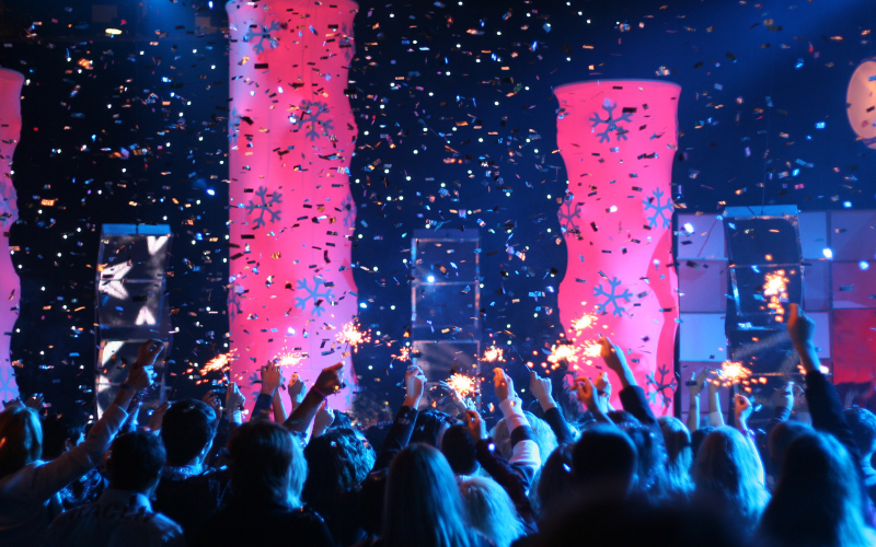 Lựa chọn tên chủ đề tiệc cuối năm