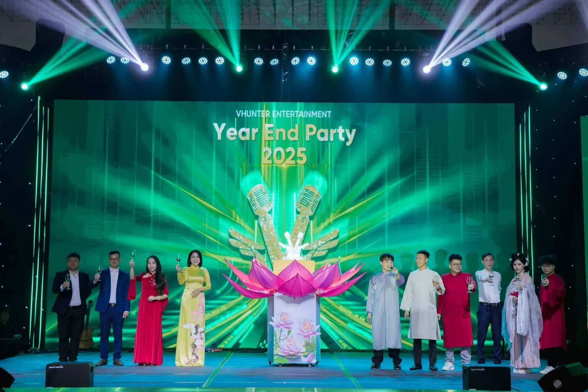 Toàn cảnh sân khấu Year End Party doanh nghiệp